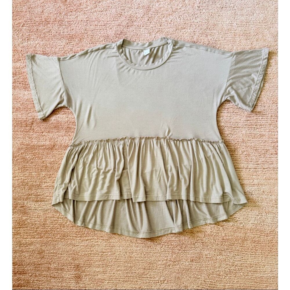 Taupe Ruffle Hem Babydoll Top Size L Soft Stretch Short Sleeve Tee